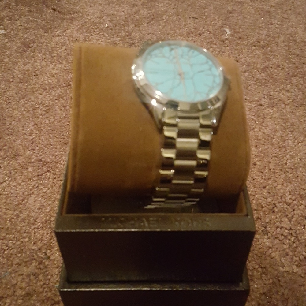 Watch - Picture 2 of 4